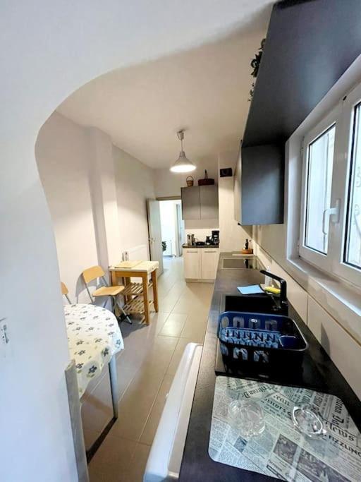 20' From The Airport,20' From The Center Of Athens Apartamento Exterior foto
