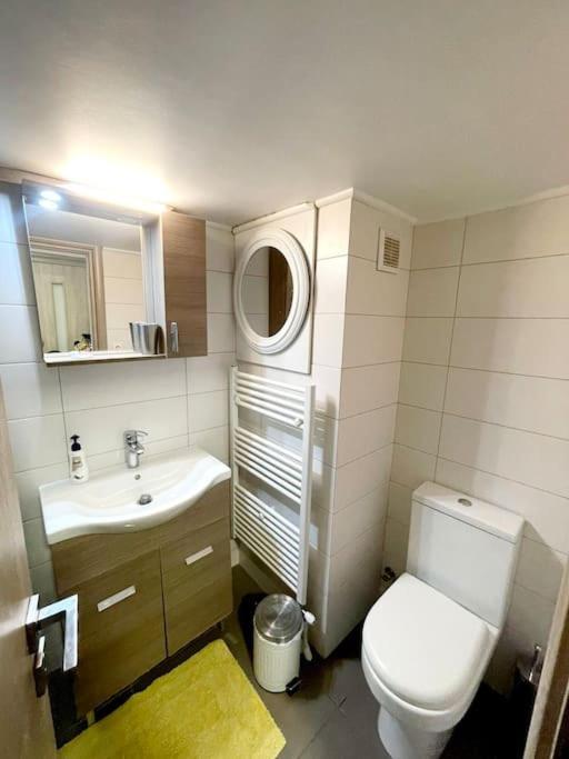20' From The Airport,20' From The Center Of Athens Apartamento Exterior foto