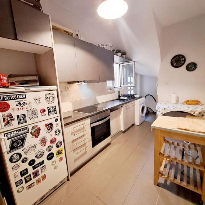 20' From The Airport,20' From The Center Of Athens Apartamento Exterior foto